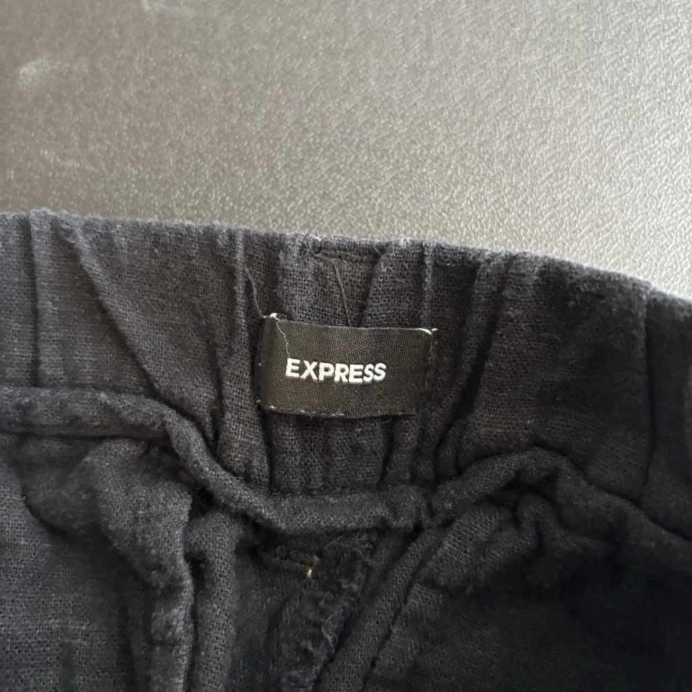Express Womens Black Linen Blend Pleated Shorts Elastic Waist Size 8